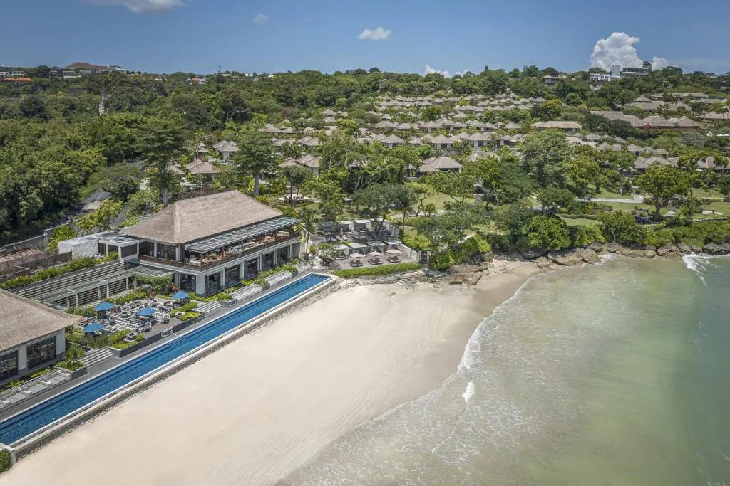 beachfront-resort-aerial-view-four-seasons-bali-jimbaran-bay
