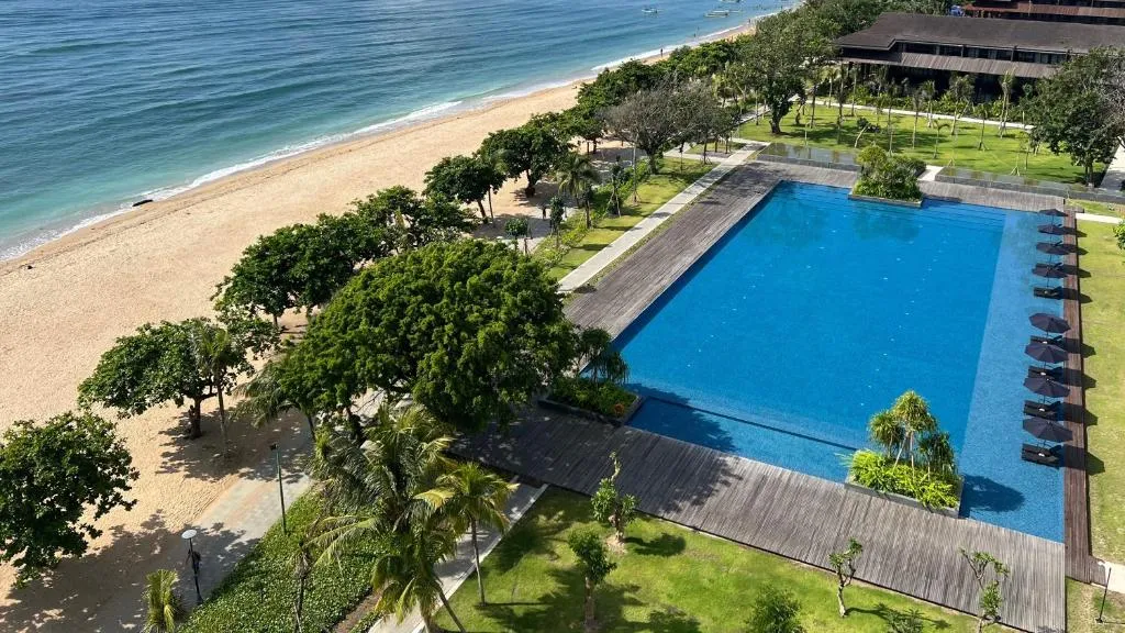 beachfront-resort-the-meru-sanur-bali