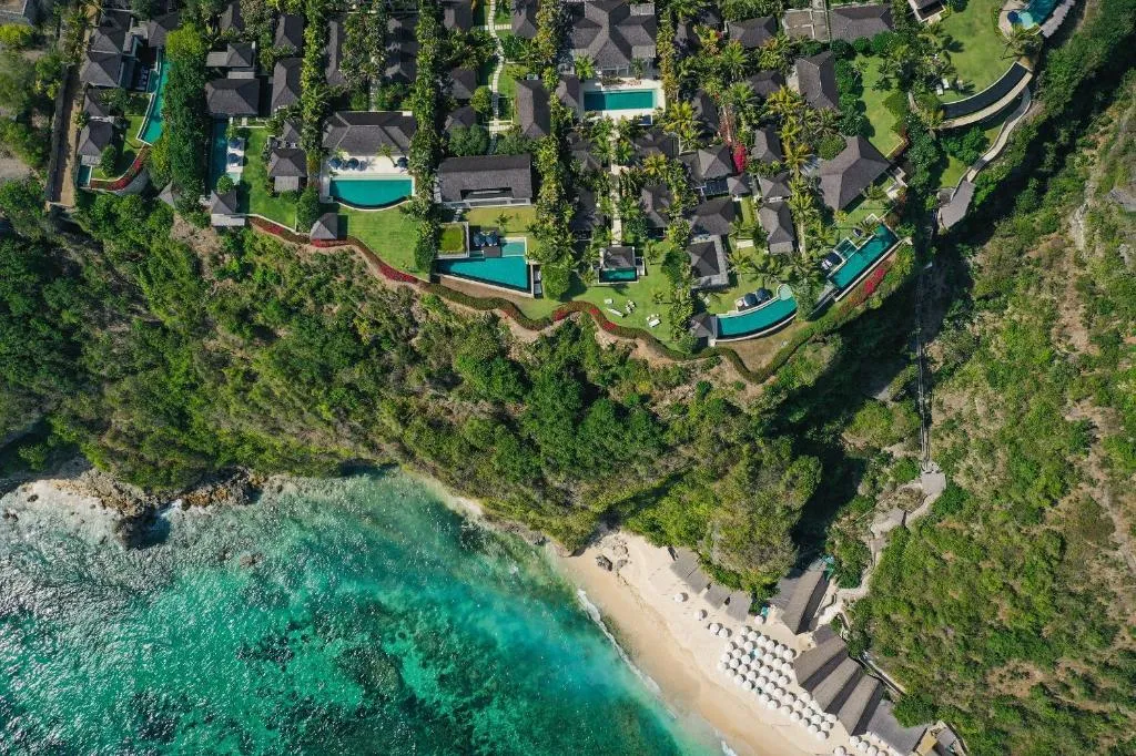 clifftop-resort-aerial-view-the-ungasan-bali