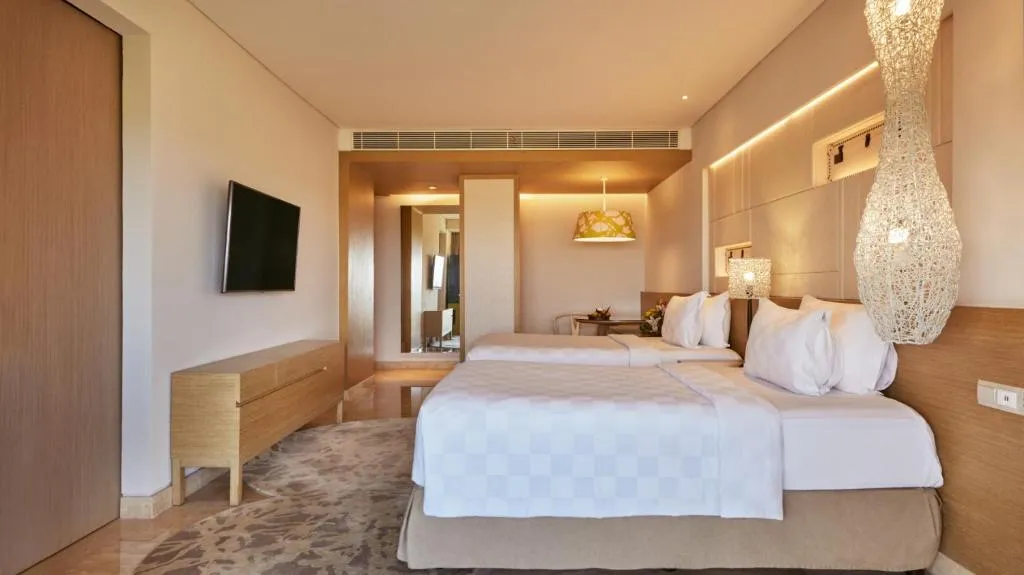 Deluxe Room — Garden or Pool View