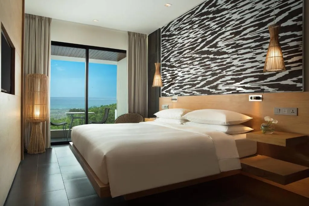 Deluxe Room — Ocean or Garden View