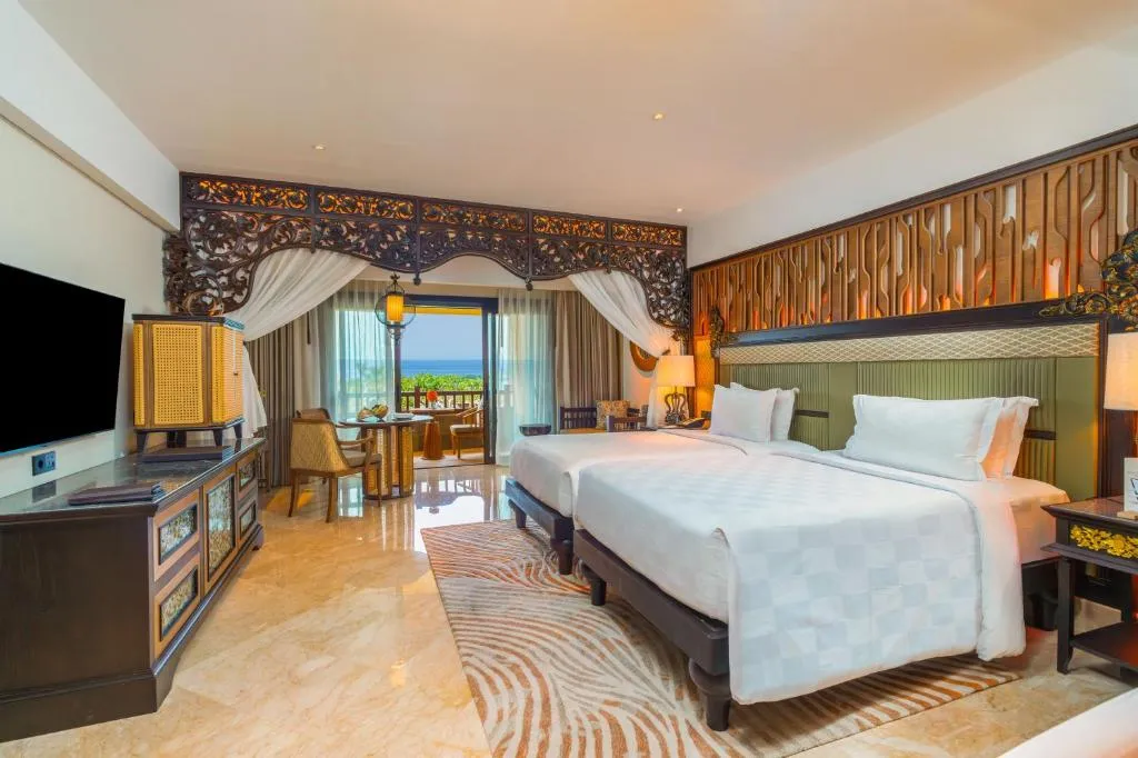 Deluxe Room — Ocean or Garden View