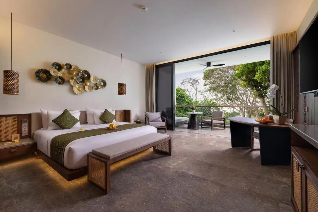 Luxury Suite — Garden View