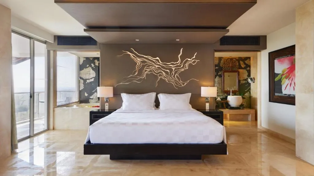 Suite — Pool or Ocean View