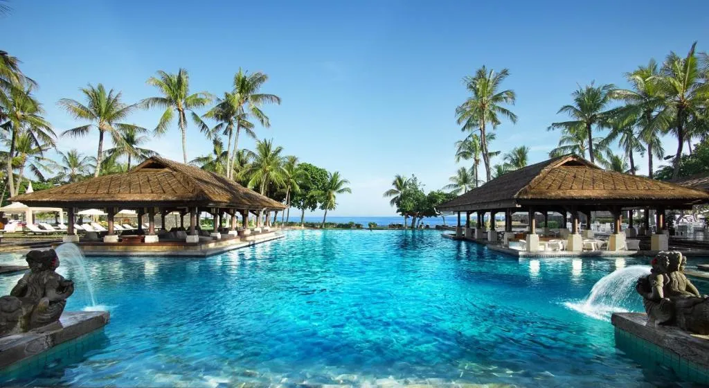 resort-swimming-pool-intercontinental-bali-resort-jimbaran