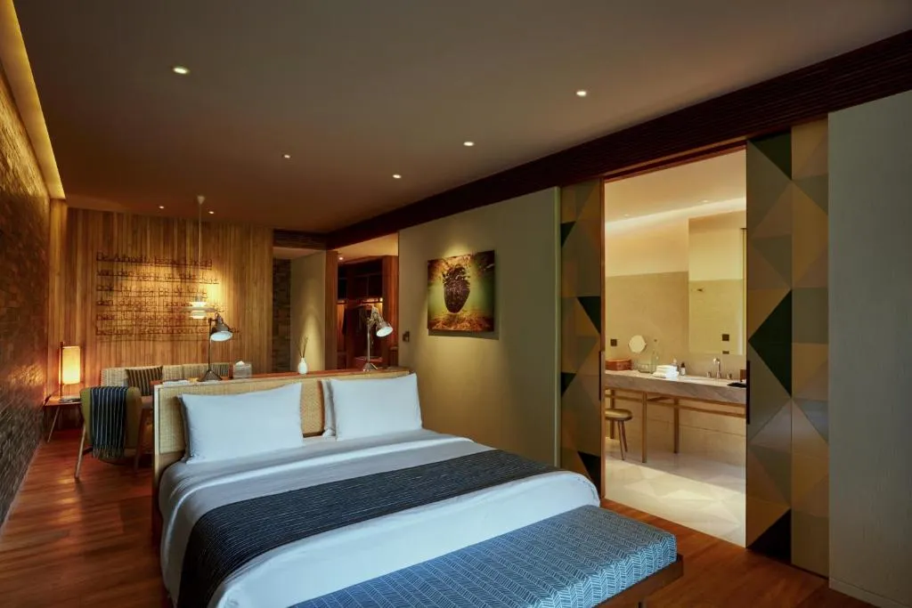 Suites — Island, Skyview, Pool or Rooftop