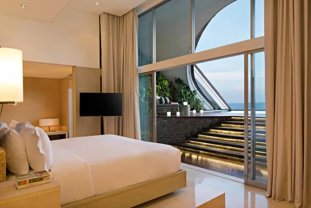 Three-Bedroom Penthouse — 400 sqm