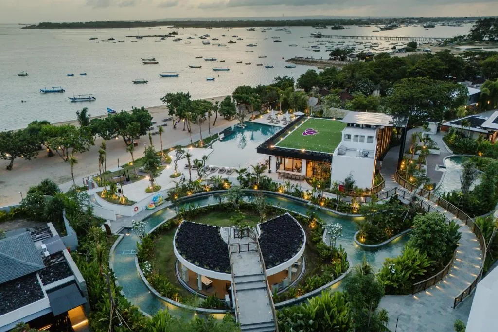 tropical-resort-gardens-sumitra-luxury-villas-sanur-bali