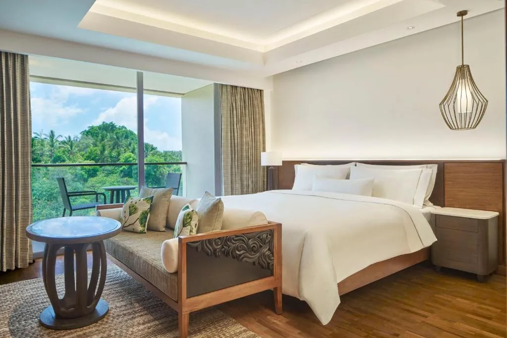 Deluxe Room — Forest or Pool View