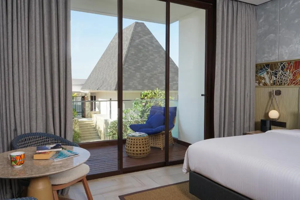 Deluxe Room — Ocean or Garden View