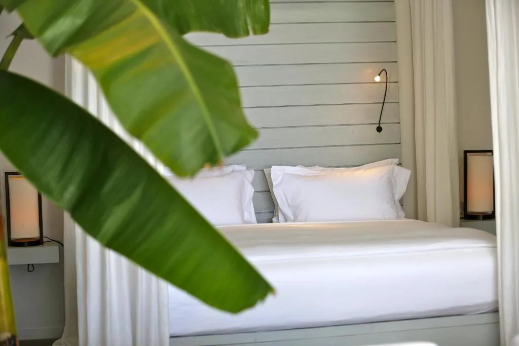 Luxury Lodge Suite — Medana Bay