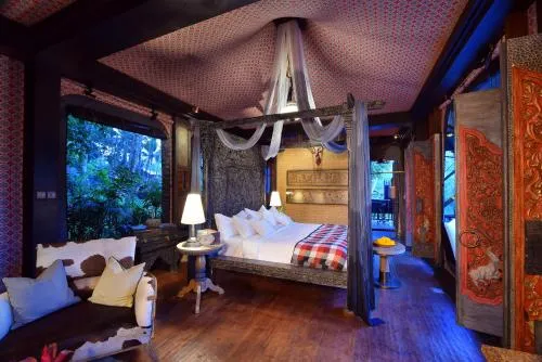 One-Bedroom Tented Retreat — Various Positions