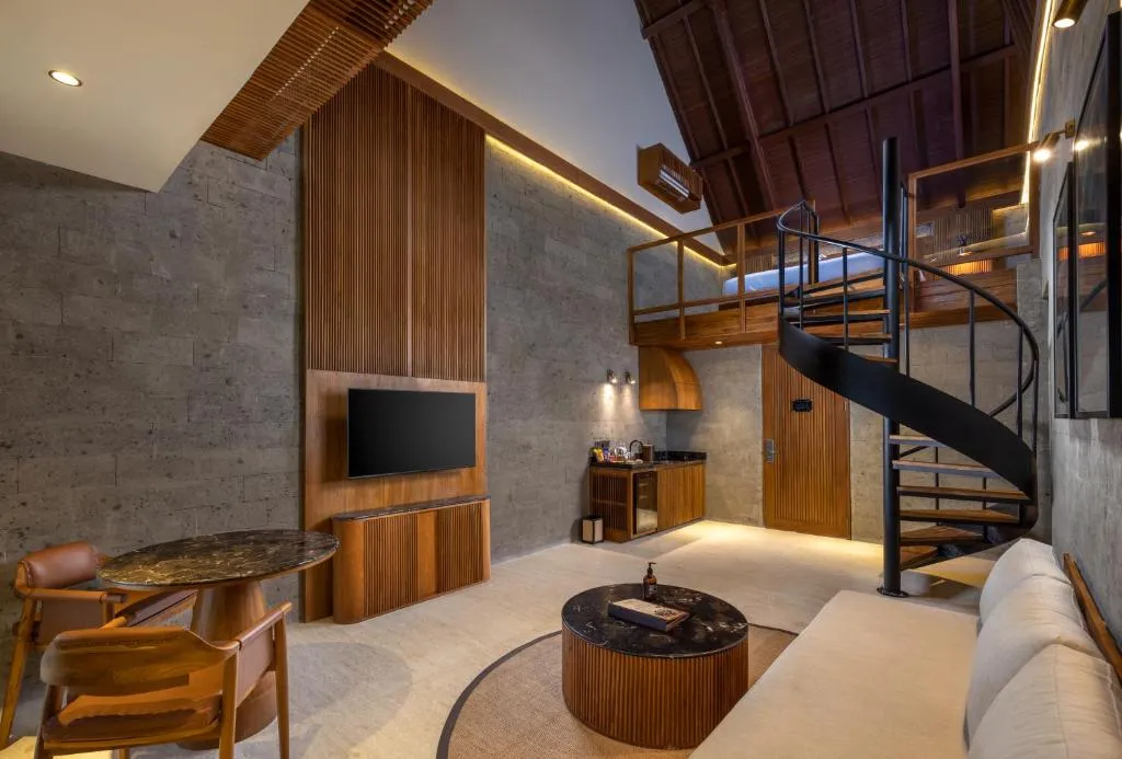 Family Suite Aviary — Two Bedrooms, Split Level