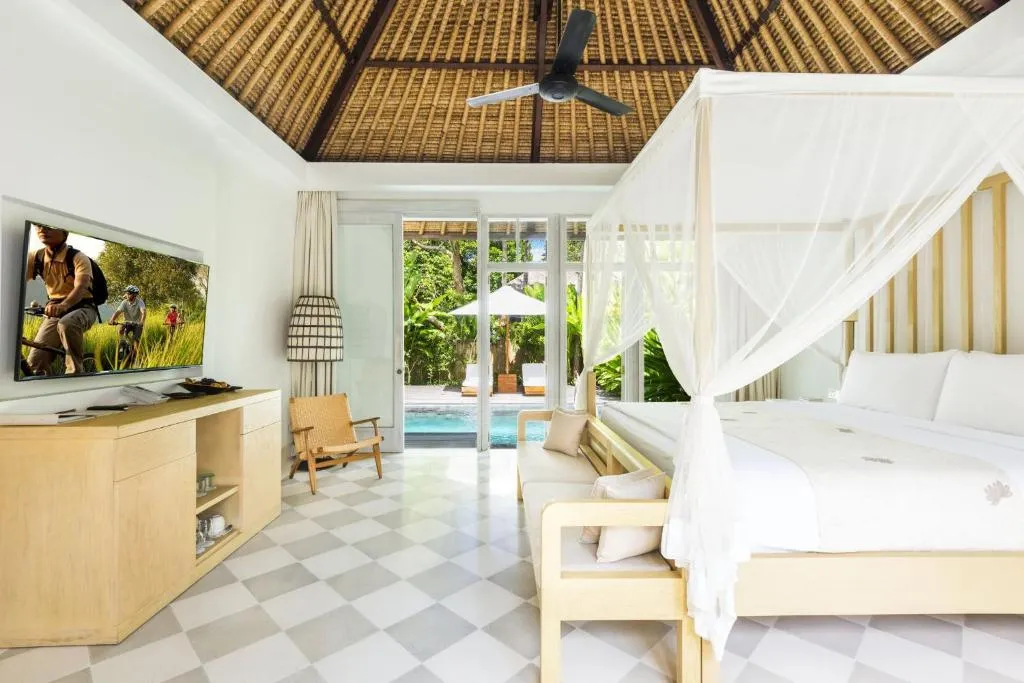 Uma Room — Pool or Courtyard View